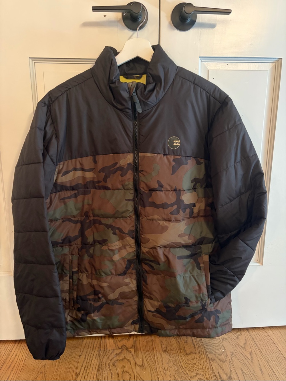 Billabong Men's Black & Camouflage Quilted Puffer Jacket ♻️🪩